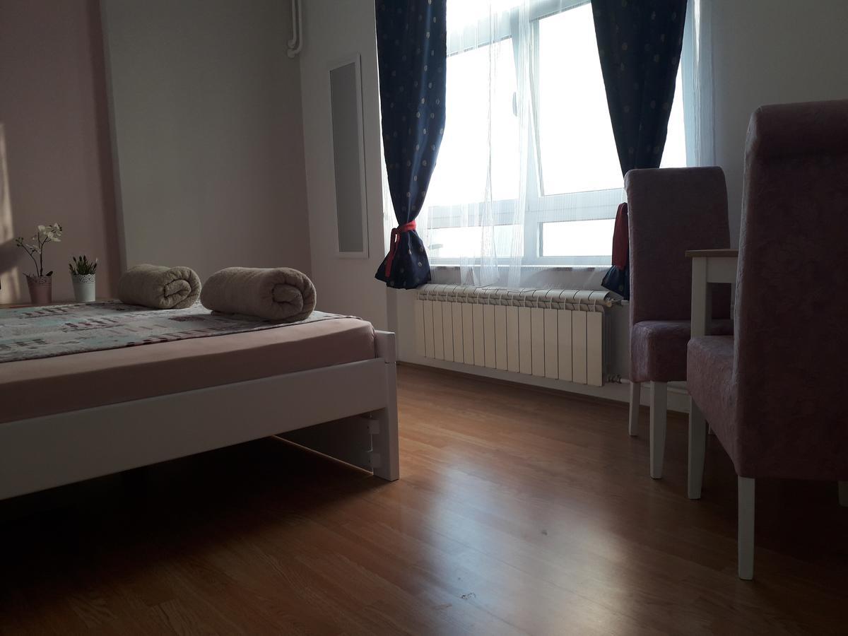 Studio Apartman Ld U Strogom Centru Нови Сад Екстериор снимка