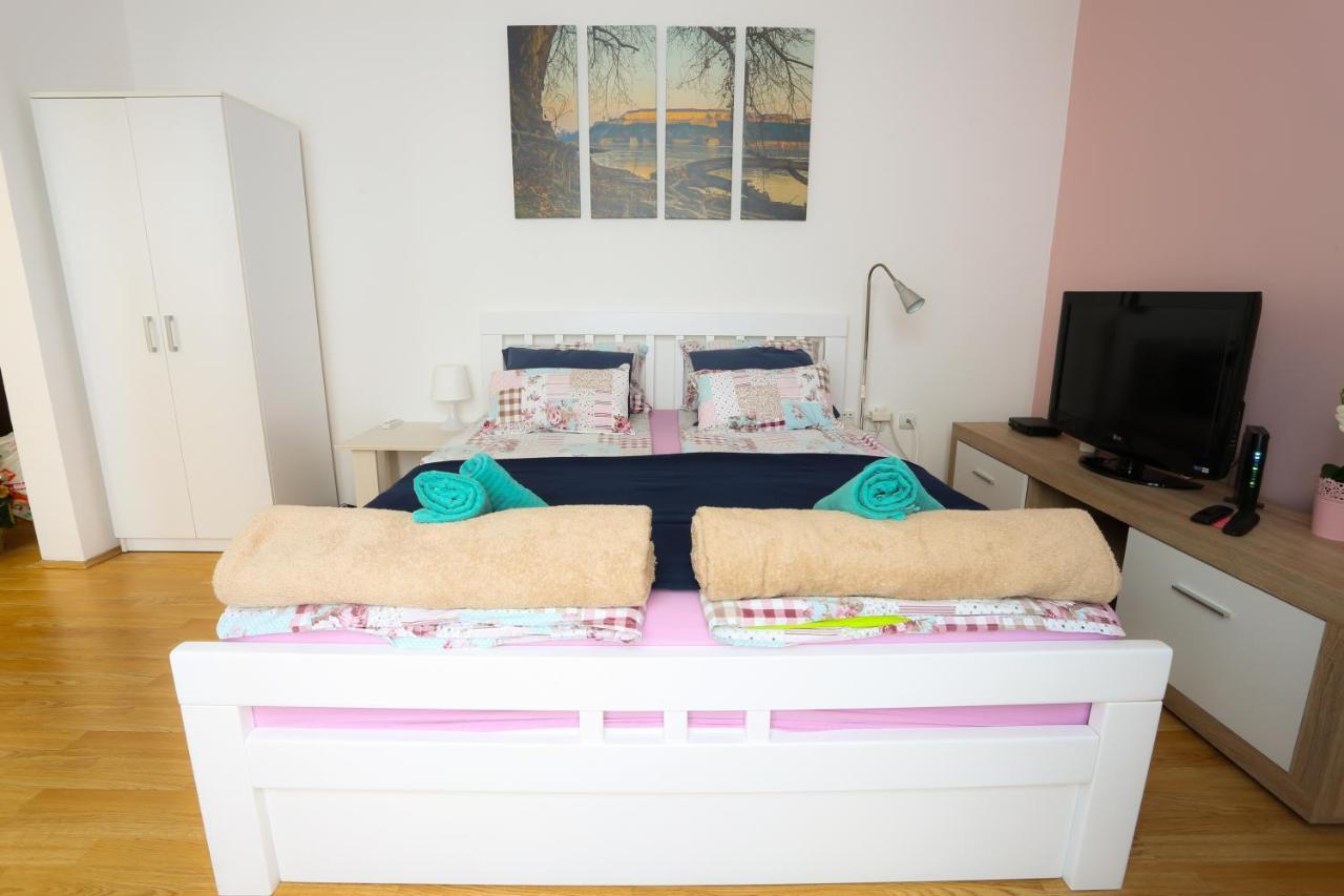 Studio Apartman Ld U Strogom Centru Нови Сад Екстериор снимка