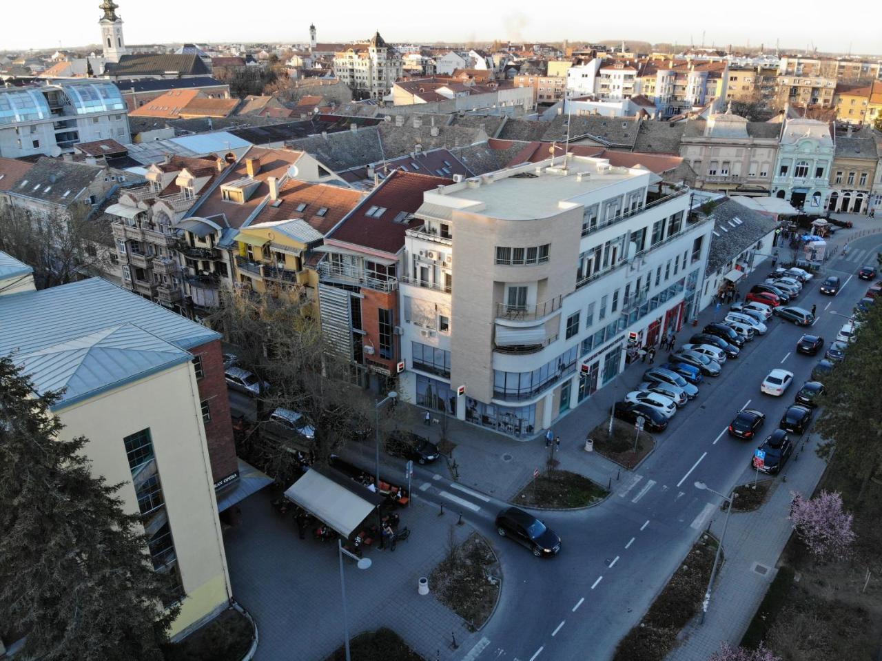 Studio Apartman Ld U Strogom Centru Нови Сад Екстериор снимка